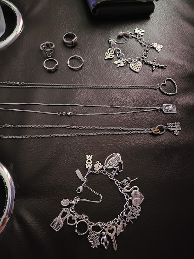 Jewelry Store «James Avery Jewelry», reviews and photos, 25723 Northwest Fwy, Cypress, TX 77429, USA