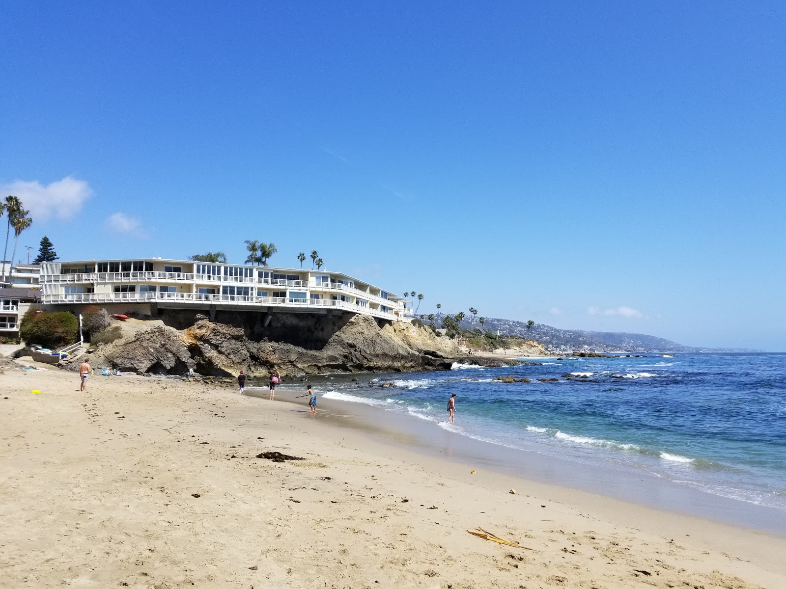 Foto von Fishermans Cove beach mit heller sand Oberfläche