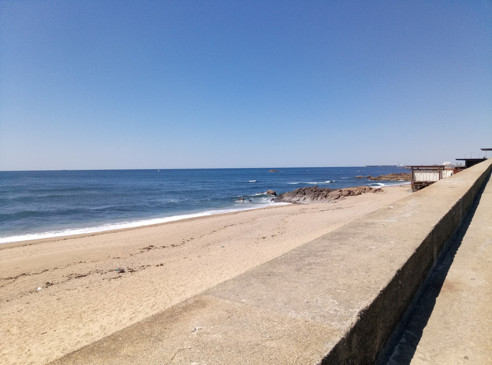 Foto de Praia do Carneiro com água turquesa superfície