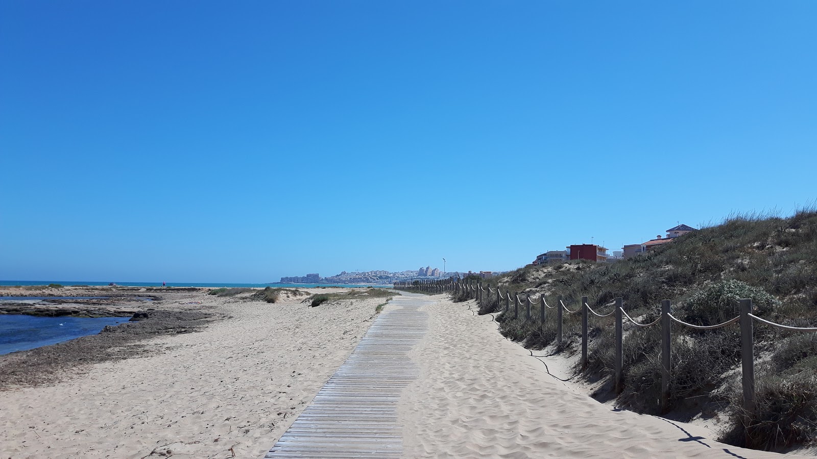 Platja les Ortigues'in fotoğrafı çok temiz temizlik seviyesi ile