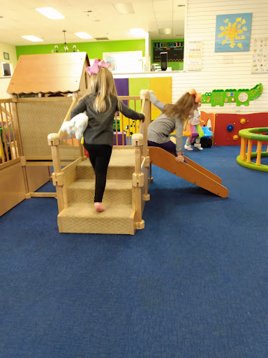 Shopping Mall «Seminole Square Shopping Center», reviews and photos, 200 Zan Rd, Charlottesville, VA 22901, USA