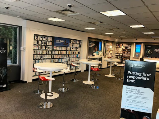 Cell Phone Store «AT&T», reviews and photos, 325 Jesse Jewell Pkwy, Gainesville, GA 30501, USA