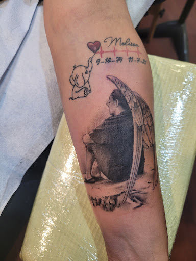 Tattoo Shop «Tribute Tattoo Parlor», reviews and photos, 4718 W Walton Blvd, Waterford Twp, MI 48329, USA