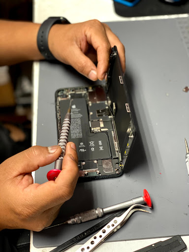 Electronics Repair Shop «Cell Phone Repair Kissimmee -DRONE Repair -Computer», reviews and photos, 826 E Vine St, Kissimmee, FL 34744, USA