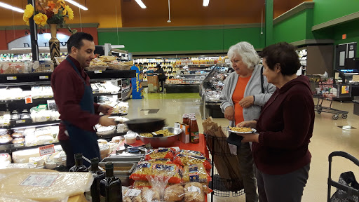 Grocery Store «Valli Produce of Glendale Heights», reviews and photos, 155 E N Ave, Glendale Heights, IL 60139, USA