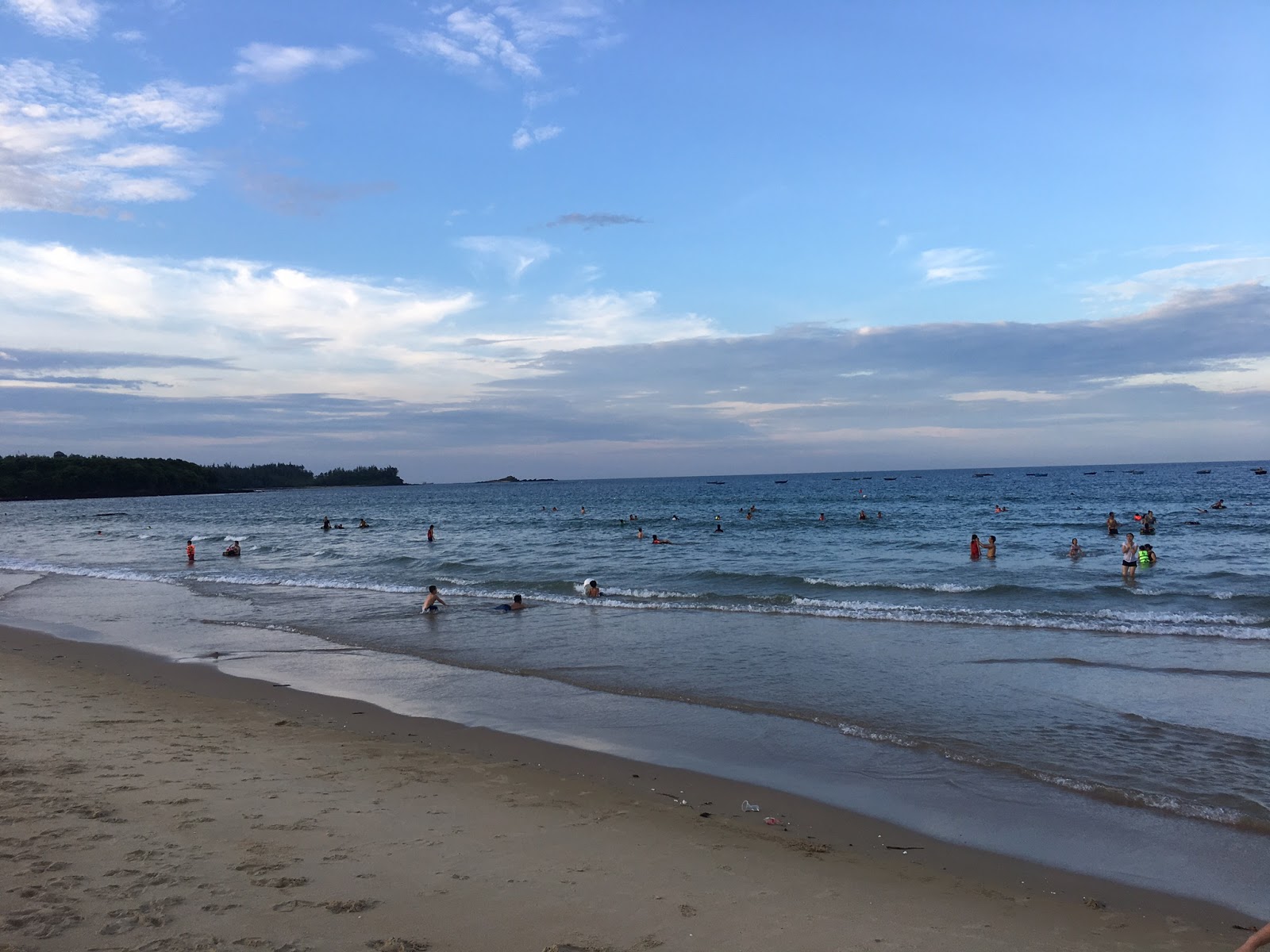Zdjęcie Rang Beach z powierzchnią jasny piasek