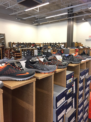 Shoe Store «DSW Designer Shoe Warehouse», reviews and photos, 15001 Potomac Town Pl #120, Woodbridge, VA 22192, USA