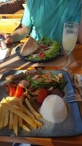 https://www.facebook.com/restaurante.lacasona.pichilemu/?ref=aymt_homepage_panel