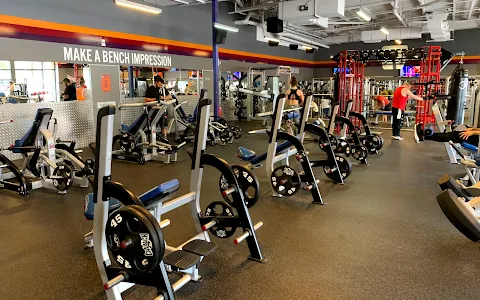 Crunch Fitness Highpoint image