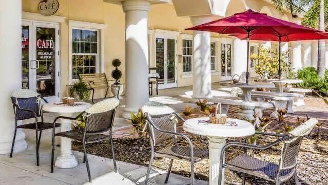 Le Petit Jardin Cafe 34292