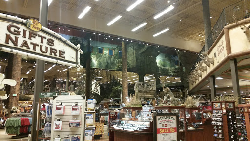 Sporting Goods Store «Bass Pro Shops», reviews and photos, 11550 Lakeridge Pkwy, Ashland, VA 23005, USA