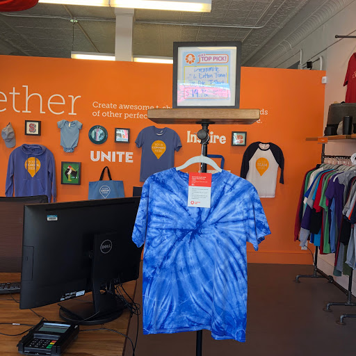 Custom T-shirt Store «CustomInk - Custom T-shirt Store - Richmond», reviews and photos, 3401 W Cary St, Richmond, VA 23221, USA