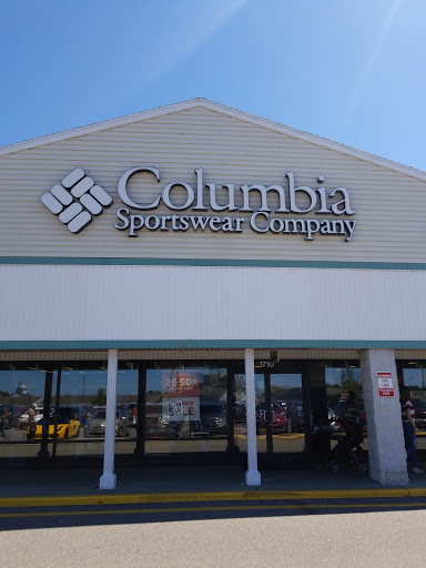 Sportswear Store «Columbia Sportswear Outlet Store at Lighthouse Place Premium Outlets», reviews and photos, 1710 Lighthouse Pl, Michigan City, IN 46360, USA