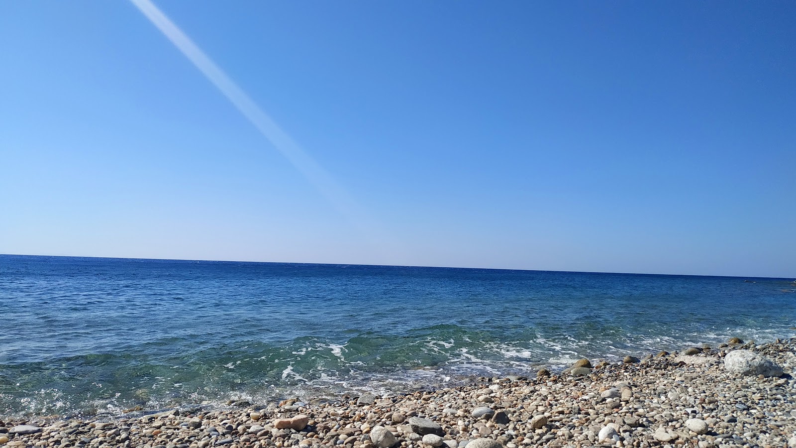 Foto de Tsoukalas beach com alto nível de limpeza