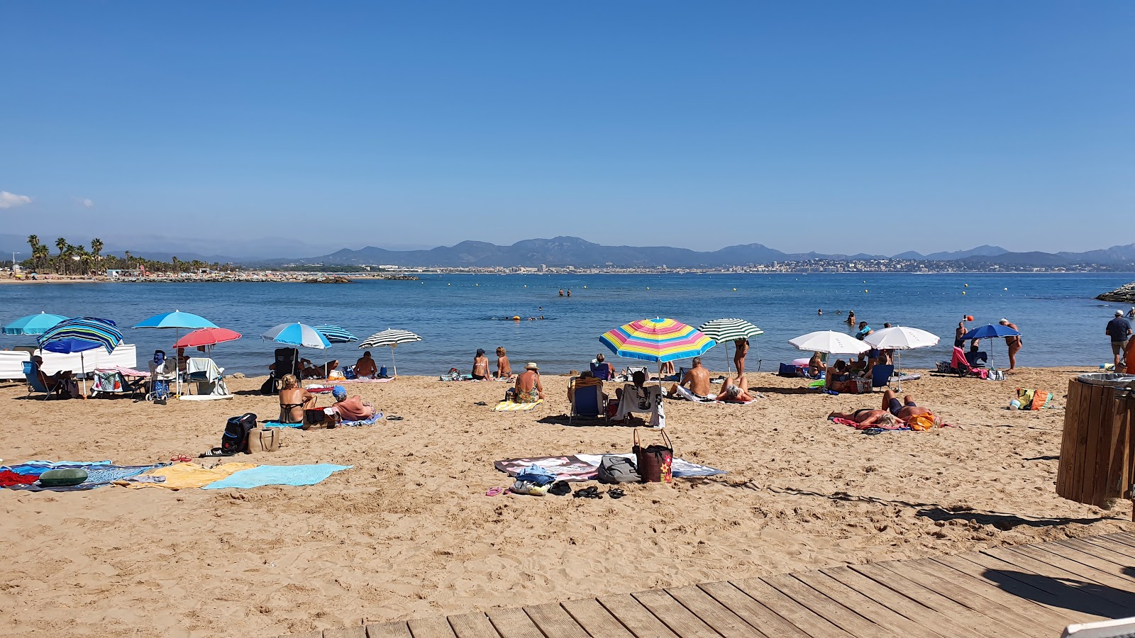 Plage de Saint-Aygulf'in fotoğrafı - Çocuklu aile gezginleri için önerilir