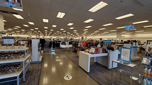Department Store «Nordstrom Rack East Bay Bridge Shopping Center», reviews and photos, 3839 Emery St, Emeryville, CA 94608, USA