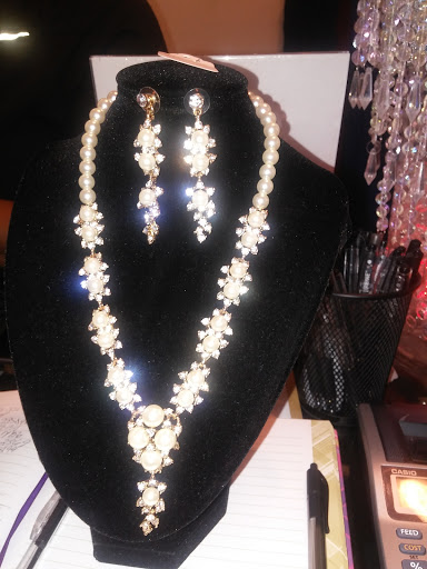 Bridal Shop «Bridal Gown Rental & Sales», reviews and photos, 4217 W Illinois Ave, Dallas, TX 75211, USA