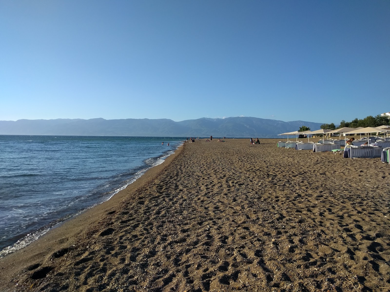 Mayko beach'in fotoğrafı - rahatlamayı sevenler arasında popüler bir yer