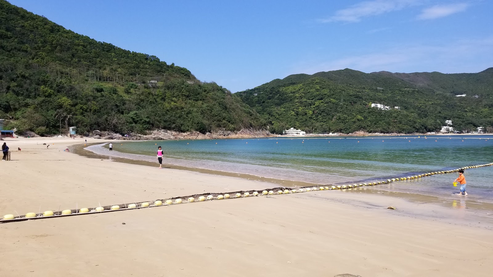 Foto von Clear Water Bay Beach II mit beiger sand Oberfläche