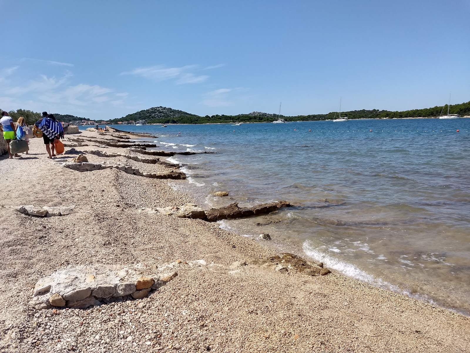 Foto von Kolentum beach mit geräumige küstenlinie