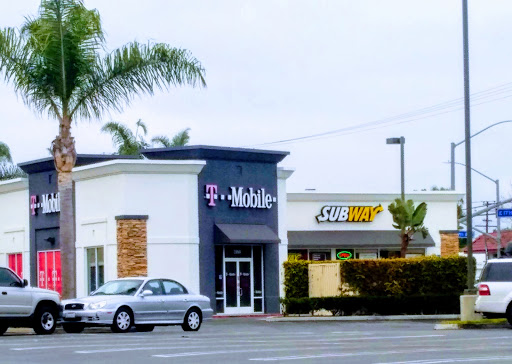 Cell Phone Store «T-Mobile», reviews and photos, 299 E 17th St a, Costa Mesa, CA 92627, USA