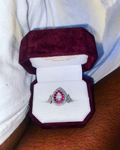 Jewelry Repair Service «Dunbar Jewelers», reviews and photos, 435 Hartford Turnpike, Vernon, CT 06066, USA