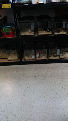 Pet Supply Store «Pet Den», reviews and photos, 1209 Nederland Ave, Nederland, TX 77627, USA