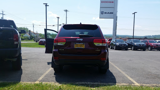Dodge Dealer «Fayetteville Dodge Inc», reviews and photos, 5427 N Burdick St, Fayetteville, NY 13066, USA