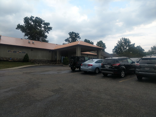 Golf Course «Chenoweth Golf Course & Banquet Facility», reviews and photos, 3087 Chenoweth Rd, Akron, OH 44312, USA