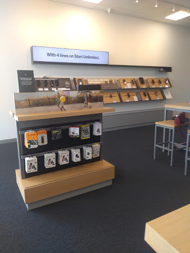 Cell Phone Store «Verizon Authorized Retailer, TCC», reviews and photos, 705 Plaza Dr #1, Chesterton, IN 46304, USA