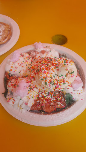 Shopping Mall «Looney Tunes Mall - Six Flags Over Texas», reviews and photos, 2201 E Road to Six Flags St, Arlington, TX 76011, USA