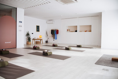 Shantala Yoga Studio - Carrer Joan Miró, 16, Local 1, 08110 Montcada i Reixac, Barcelona, Spain