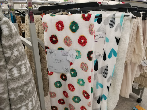 Clothing Store «Burlington Coat Factory», reviews and photos, 6120 Northwest Hwy, Crystal Lake, IL 60014, USA