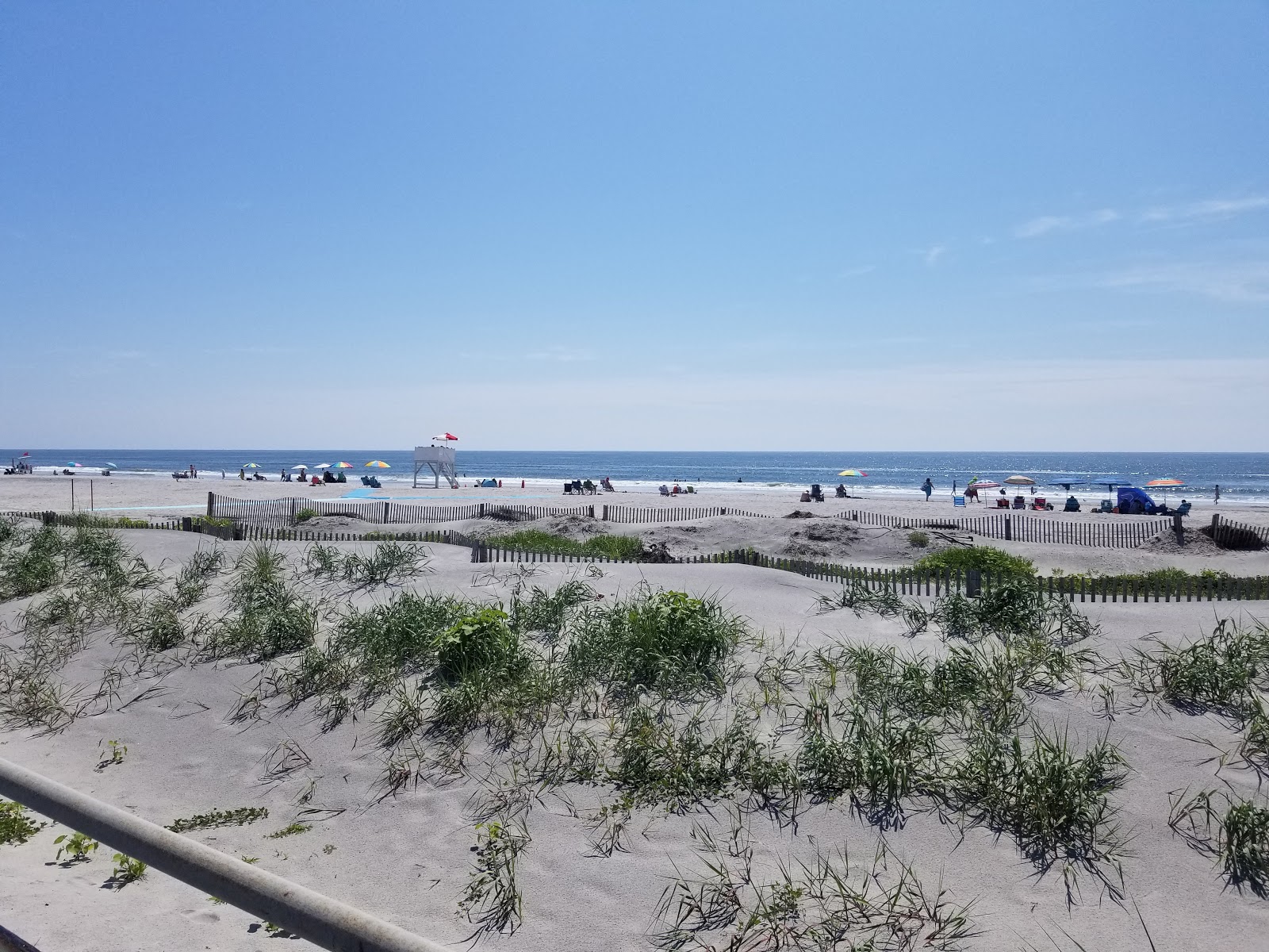 Fotografija Brigantine Beach 4x4 z svetel pesek površino