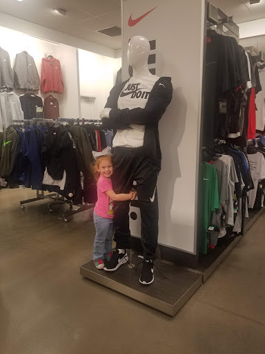 Shopping Mall «Glenbrook Shopping Center», reviews and photos, 1050 Glenbrook Way, Hendersonville, TN 37075, USA