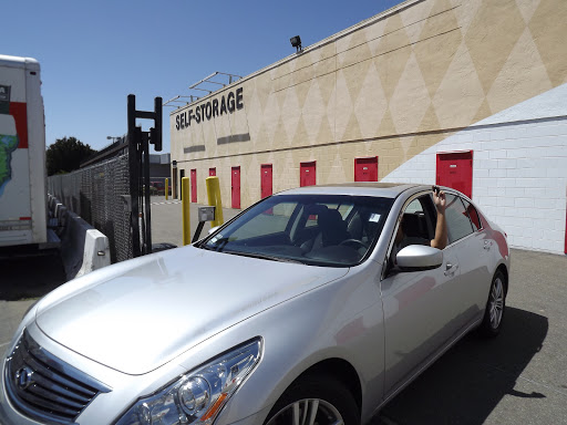 Truck Rental Agency «U-Haul Moving & Storage of Thornton», reviews and photos, 4833 Thornton Ave, Fremont, CA 94536, USA