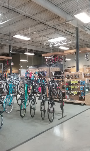 Camping Store «REI», reviews and photos, 11581 Fountains Dr, Maple Grove, MN 55369, USA