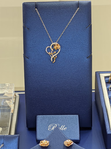 Jewelry Store «Helzberg Diamonds», reviews and photos, 400 Nichols Rd, Kansas City, MO 64112, USA