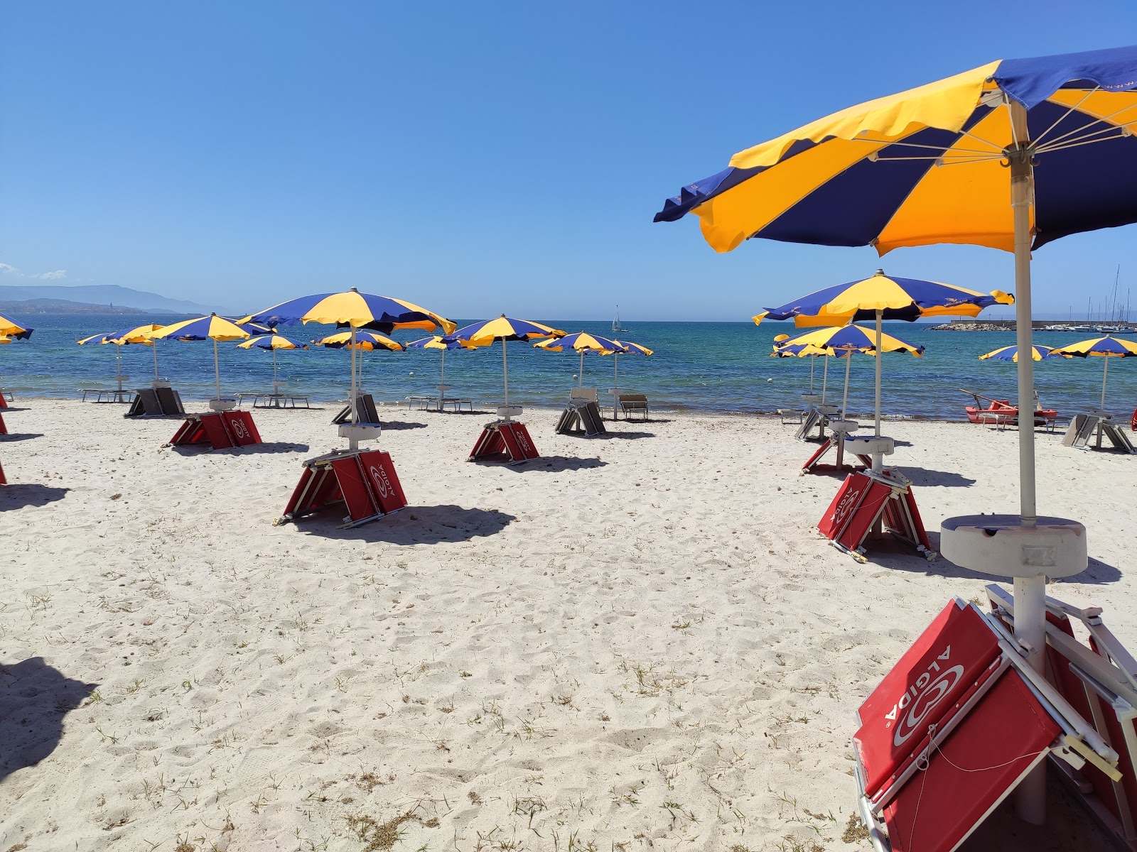 Foto van Fertilia beach - populaire plek onder ontspanningskenners