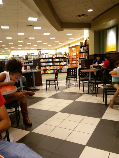 Book Store «Barnes & Noble Booksellers Hillside Village», reviews and photos, 305 Farm to Market Road 1382 #520, Cedar Hill, TX 75104, USA