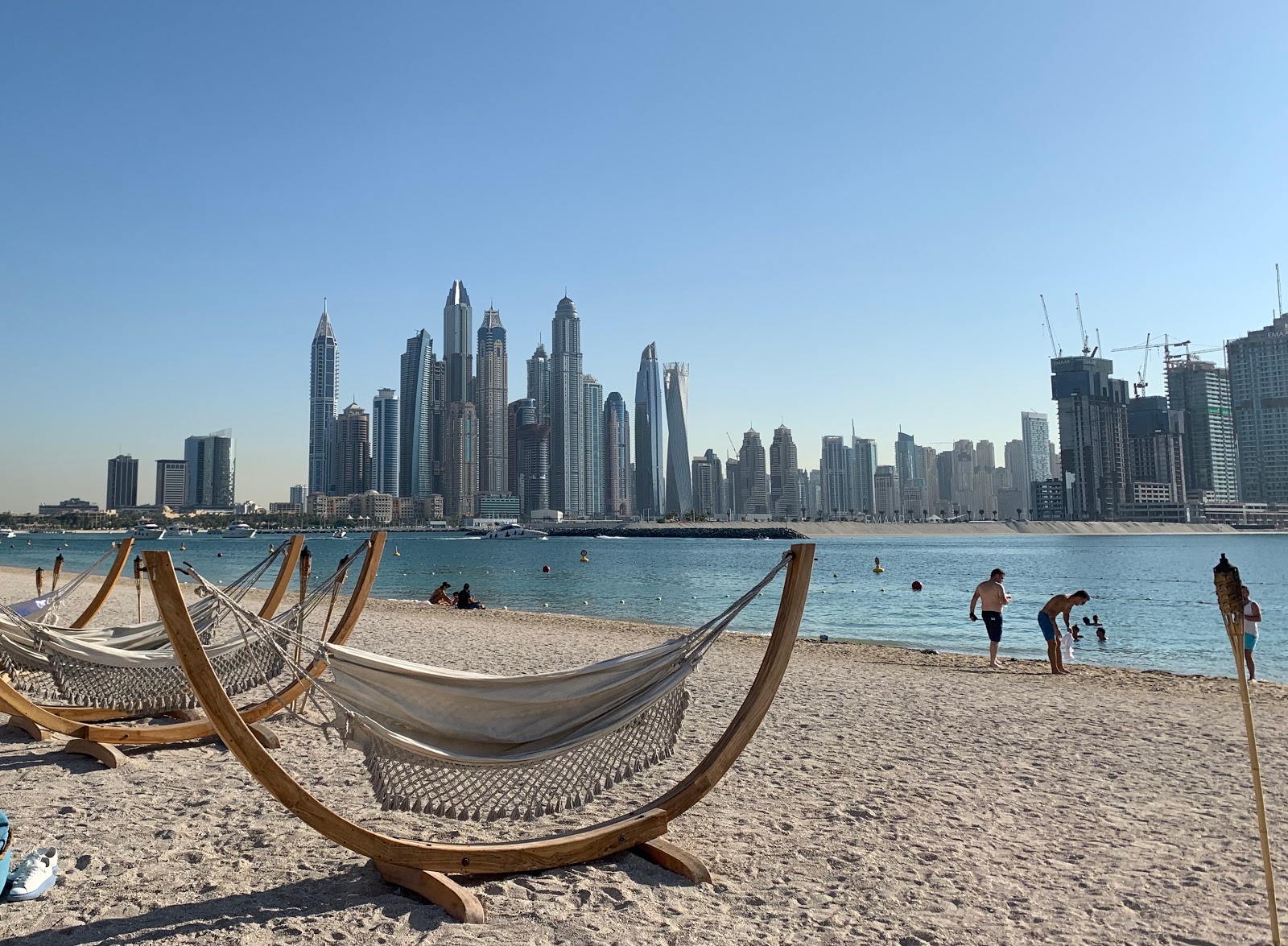 Foto von Palm West Strand und die siedlung