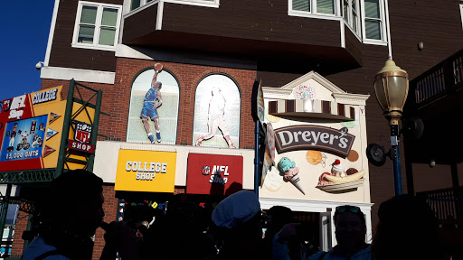 Sportswear Store «College Shop», reviews and photos, 2 Beach St, San Francisco, CA 94133, USA