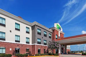 Holiday Inn Express & Suites Sealy, an IHG Hotel image