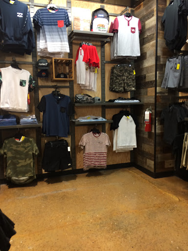 Clothing Store «Tillys», reviews and photos, 343 N Alafaya Trail, Orlando, FL 32828, USA
