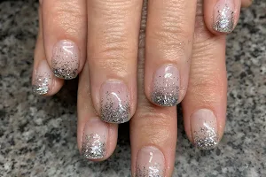 Vivi Nails image