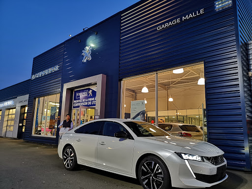 Photo 1 - GARAGE MALLE PEUGEOT - CITROEN