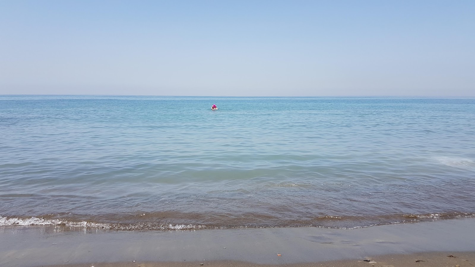 Micana Rhosus beach'in fotoğrafı ve yerleşim