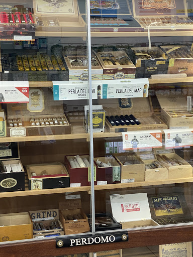 Tobacco Shop «Franklin Smoke Shop», reviews and photos, 24 East Central Street, Franklin, MA 02038, USA