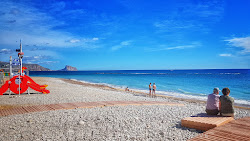 Photo de Playa la Roda avec baie longue