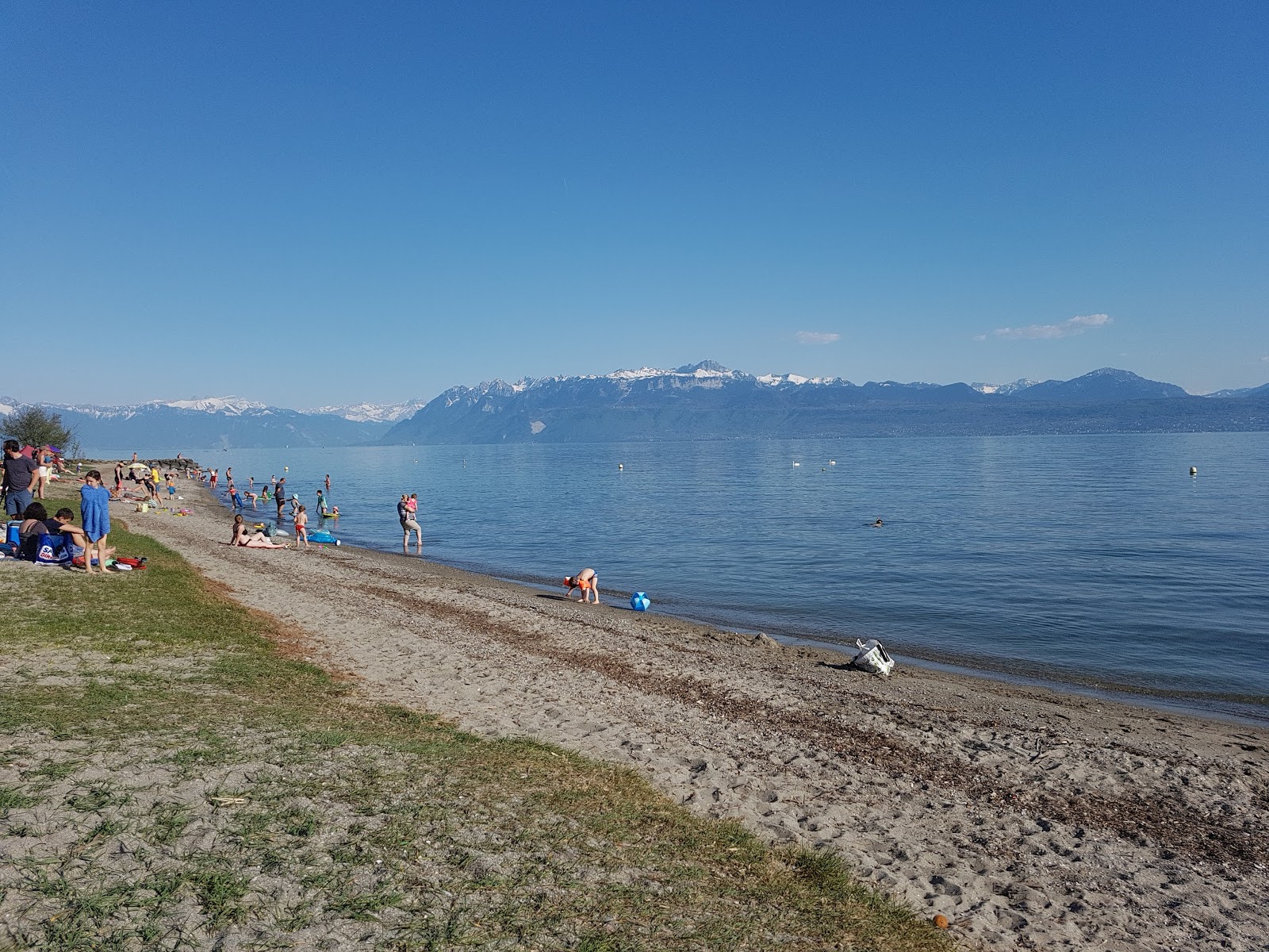 Fotografie cu Plage de St.-Sulpice cu o suprafață de pietricel gri fin